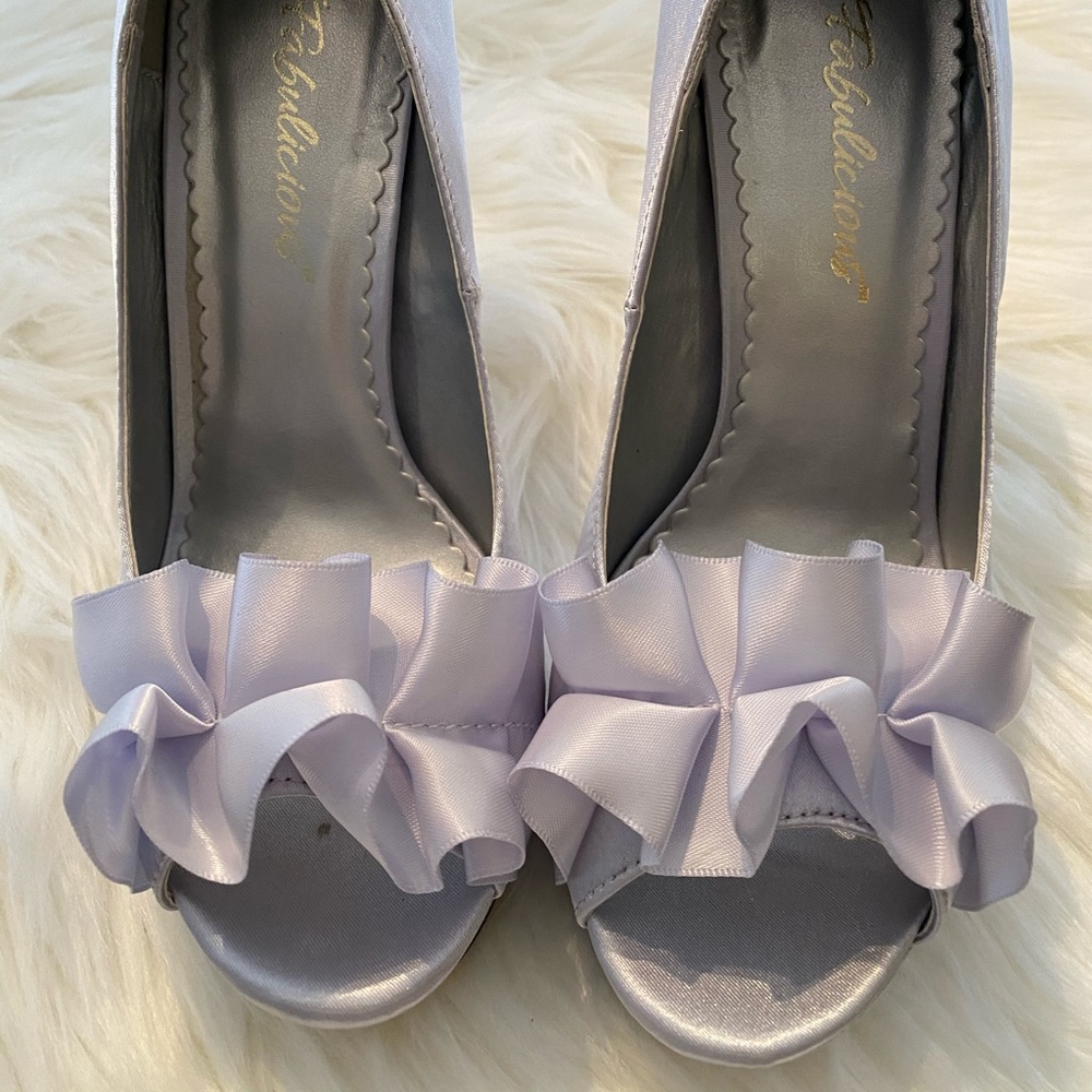 Women’s silver peep toe heel